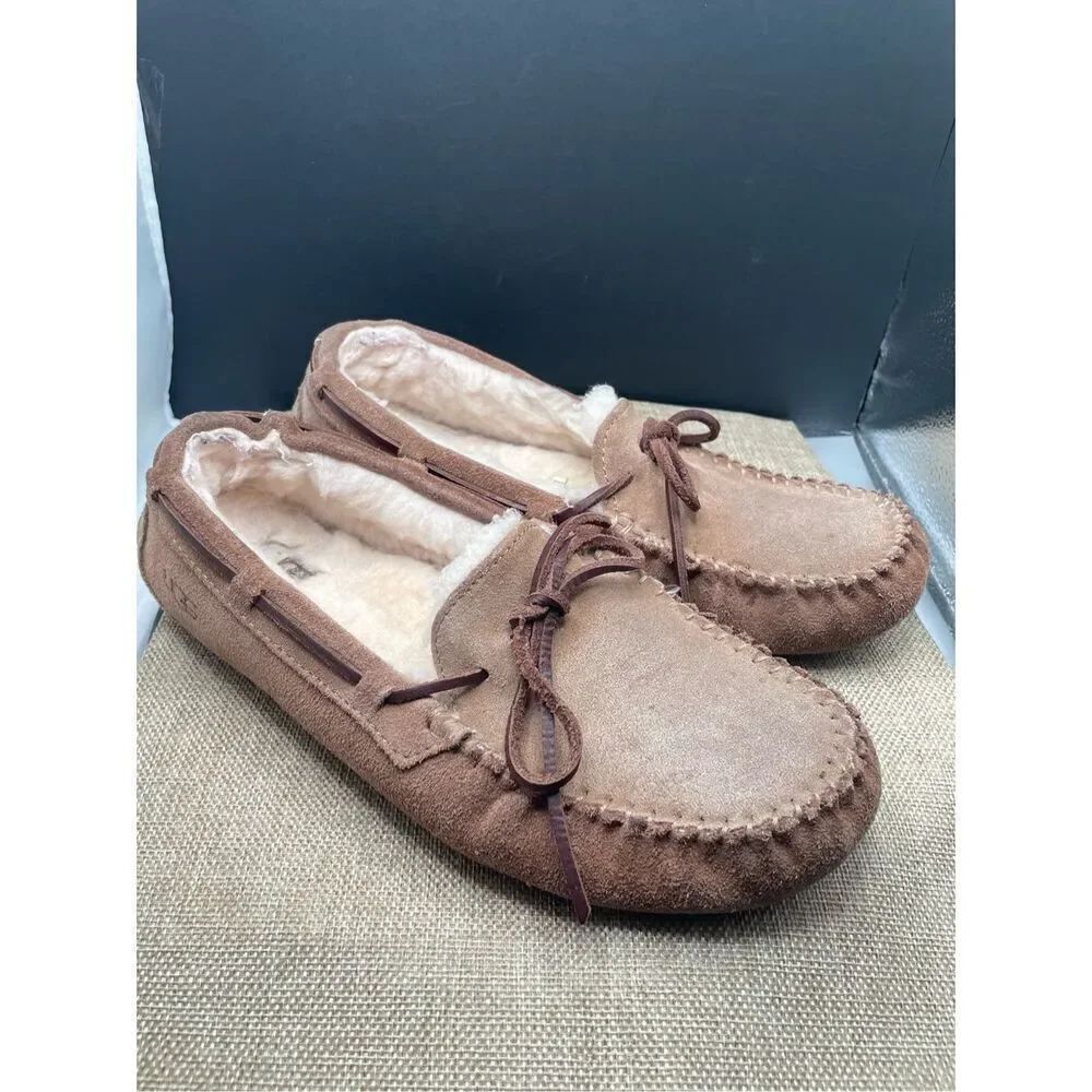 UGG Dakota Chestnut Brown Suede Slippers Moccasins Sheepskin Size US 8 Women